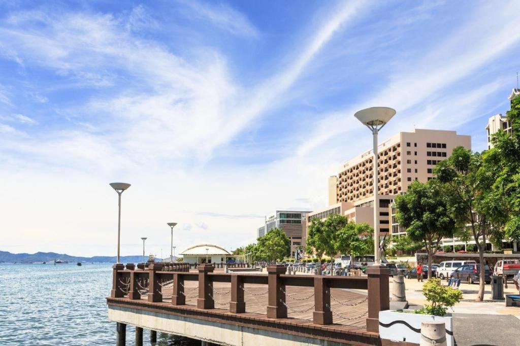 Monaco Boutique Hotel Sadong Jaya Kota Kinabalu Kültér fotó