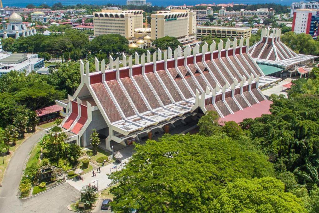 Monaco Boutique Hotel Sadong Jaya Kota Kinabalu Kültér fotó