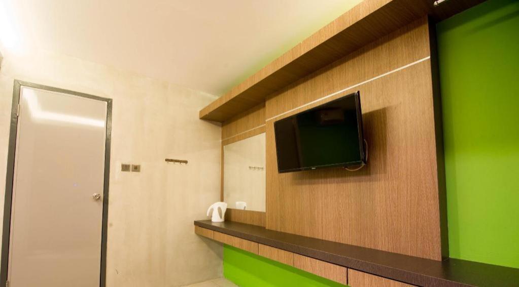 Monaco Boutique Hotel Sadong Jaya Kota Kinabalu Kültér fotó