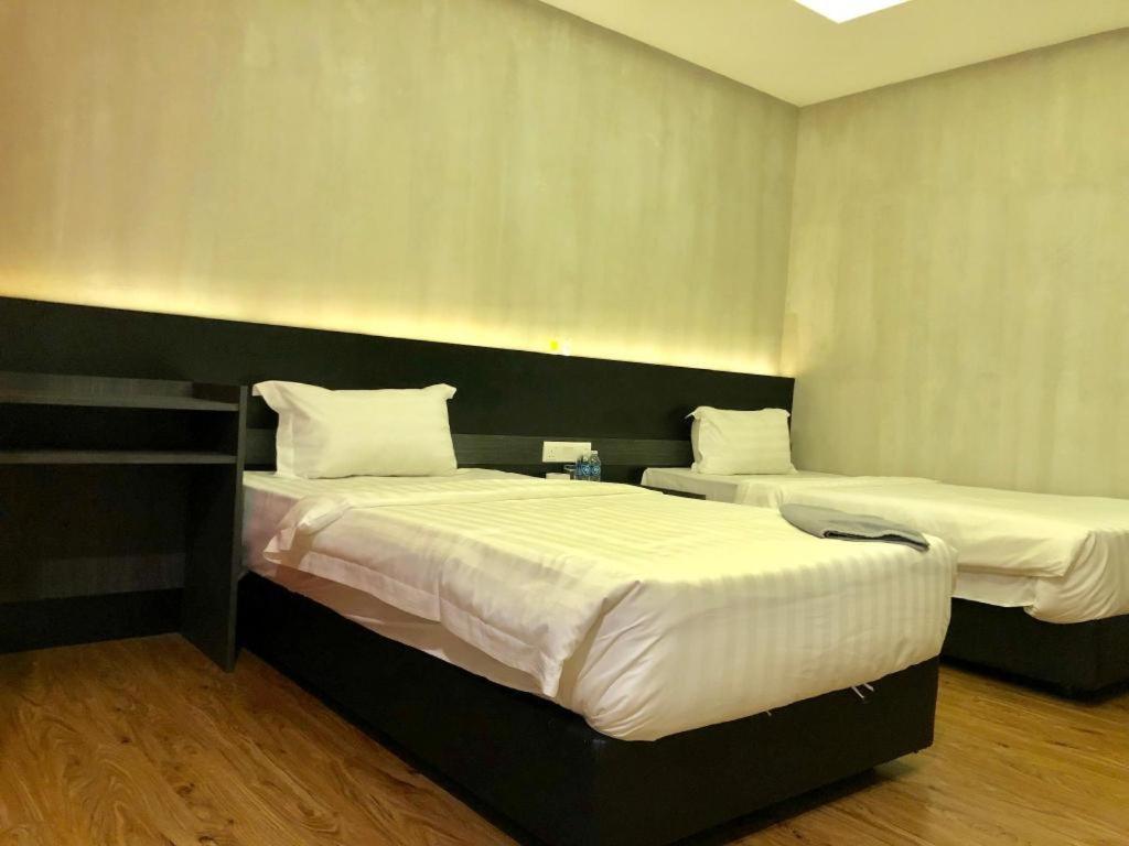 Monaco Boutique Hotel Sadong Jaya Kota Kinabalu Kültér fotó