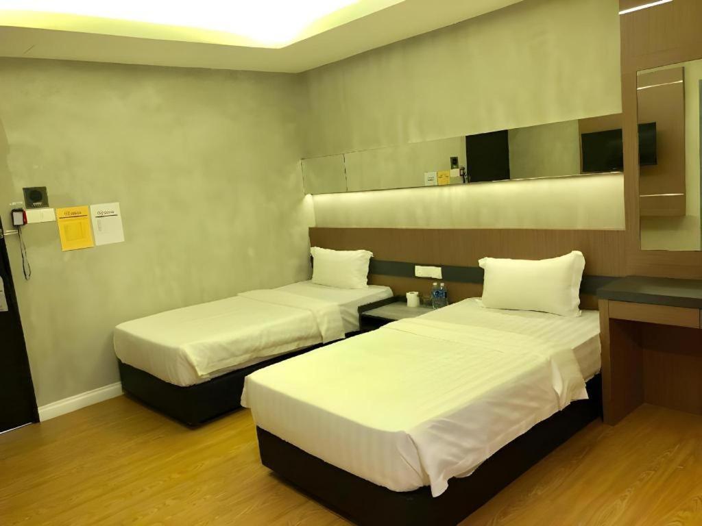 Monaco Boutique Hotel Sadong Jaya Kota Kinabalu Kültér fotó
