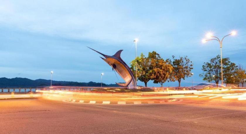 Monaco Boutique Hotel Sadong Jaya Kota Kinabalu Kültér fotó