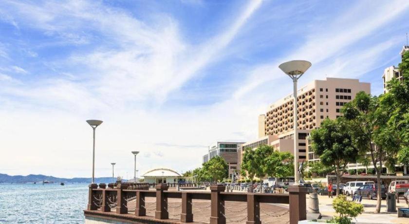 Monaco Boutique Hotel Sadong Jaya Kota Kinabalu Kültér fotó
