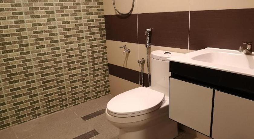 Monaco Boutique Hotel Sadong Jaya Kota Kinabalu Kültér fotó