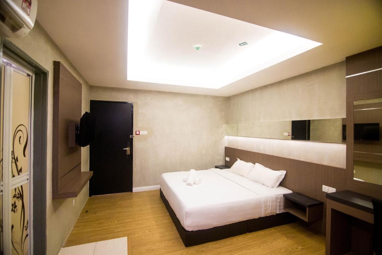 Monaco Boutique Hotel Sadong Jaya Kota Kinabalu Kültér fotó